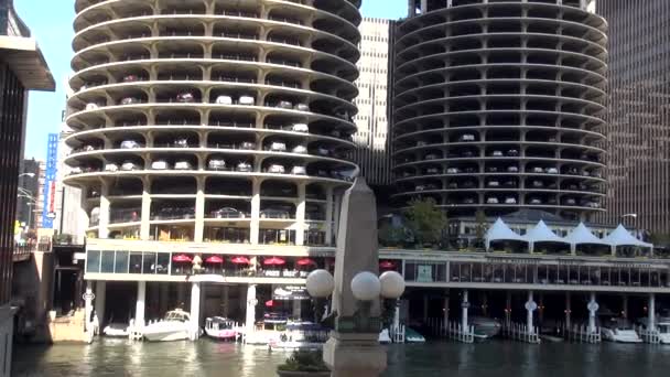 Berömda parkeringsplats cylinder i Chicago - Chicago, Illinois/Usa — Stockvideo