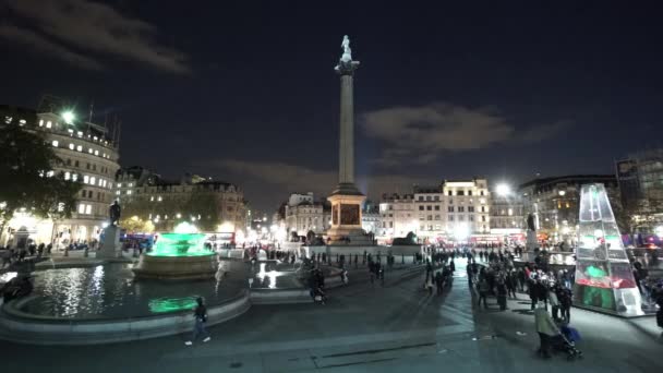 Πλατεία Τραφάλγκαρ ιαματικό νερό Λονδίνο τη νύχτα - Λονδίνο, Αγγλία — Αρχείο Βίντεο