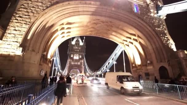 Grande noite tiro de Tower Bridge Londres - LONDRES, INGLÊS — Vídeo de Stock