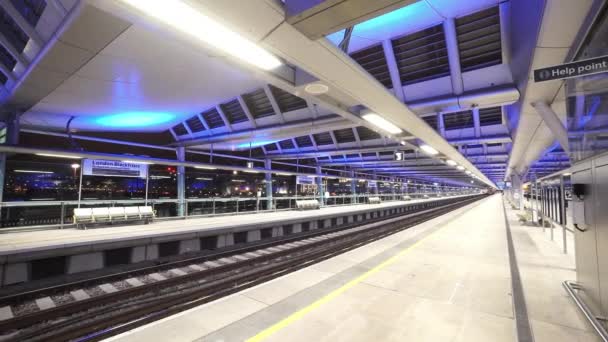 Nueva estación de tren Blackfriars en Londres - LONDRES, INGLATERRA — Vídeo de stock