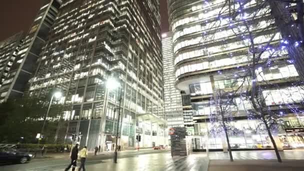 Moderna stadsdelen Canary Wharf nattetid - London, England — Stockvideo