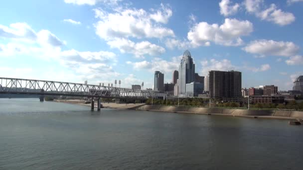 Prachtig uitzicht op de skyline van de Cincinnati - Cincinnati, Ohio Usa — Stockvideo