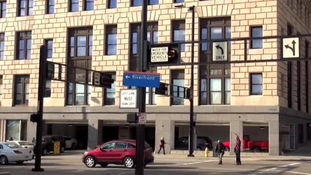 Street corner Cincinnati Ohio - CINCINNATI, OHIO EUA — Vídeo de Stock