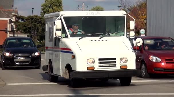 Малый автомобиль United Postal Service - CINCINNATI, OHIO USA — стоковое видео