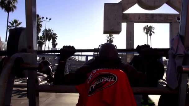 Muscle beach på Venice Beach Los Angeles — Stockvideo