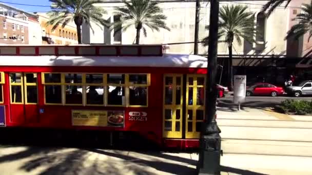 Carro viejo de Nueva Orleans en el tranvía de Canal Street NEW ORLEANS, LOUISIANA USA — Vídeos de Stock