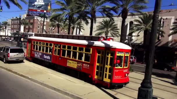 Новый Орлеан старый вагон тролли на трамвайной линии Canal Street NEW ORLEANS, Луизиана, США — стоковое видео