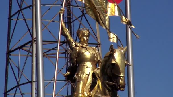 Goldene Statue von joan of arc new orlean new orlean, louisiana usa — Stockvideo