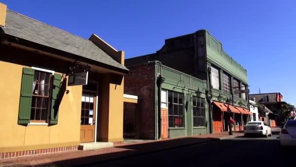 Edificios antiguos en Nueva Orleans NEW ORLEANS, LOUISIANA Estados Unidos — Vídeo de stock