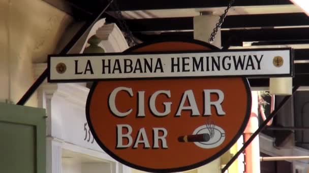 Сигарный бар La Habana Hemingway NEW ORLEANS, Луизиана, США — стоковое видео