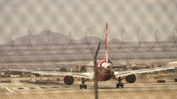 Odlet letadla na letiště Mccarran Las Vegas - Las Vegas — Stock video