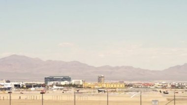 Mccarran Havaalanı Las Vegas - Las Vegas, pist küçük jet çıkartıyor