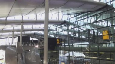 Fütüristik Terminal Londra Heathrow Havaalanı'nda 2