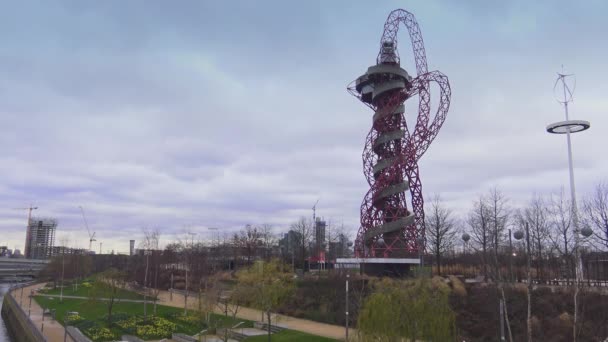 Orbite d'Arcelor Mittal au Parc Olympique — Video