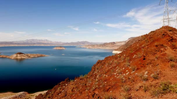 Deep blue Lake Mead in Nevada . — Stock Video
