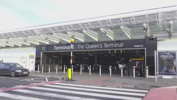 Aeropuerto de Londres Heathrow - Terminal de Queen — Vídeos de Stock