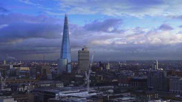 Londres con el edificio Shard - gran cielo Londres, Inglaterra — Vídeos de Stock