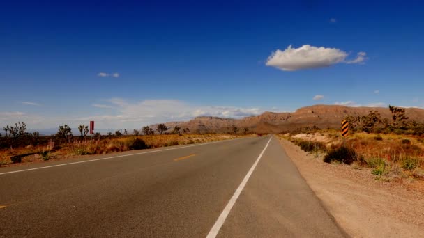 Strada panoramica attraverso il Parco Nazionale della Valle del Fuoco  . — Video Stock