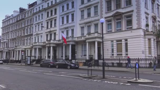 Vista típica de rua de Londres em Kensington — Vídeo de Stock