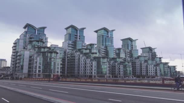 Futurystyczny Apartamenty Mieszkania w St. George Wharf Londyn, Anglia — Wideo stockowe