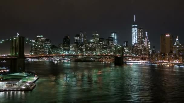 Upływ czasu panoramę Manhattanu strzał w nocy — Wideo stockowe