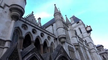 Kraliyet Mahkemesi adalet binası Londra