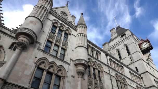 Het Koninklijk Hof van Justitie in Londen - geweldig uitzicht — Stockvideo