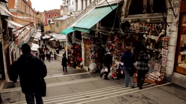 Winkels op Rialto Bridge - Venetië, Venezia — Stockvideo