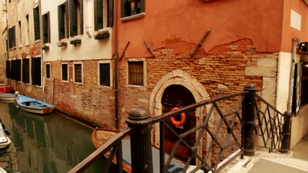 Brücke über Kanal - Venedig, Venedig — Stockvideo