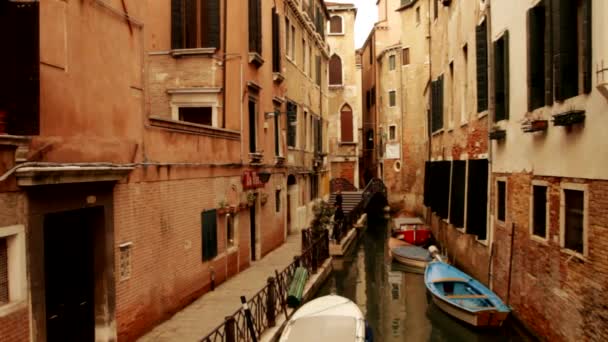 Boten op canal - Venetië, Venezia — Stockvideo