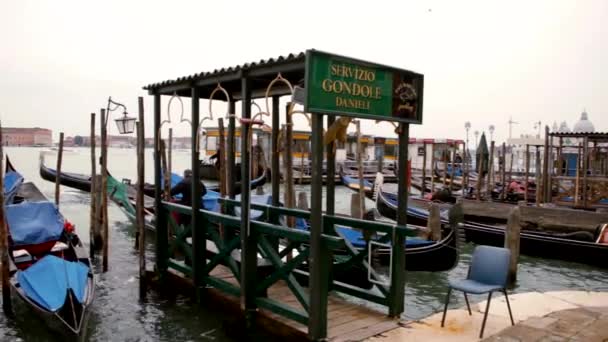 Service van de gondel in Venetië, Venezia — Stockvideo