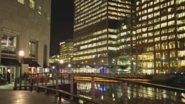 Gyönyörű Canary Wharf citylights, éjszakai London, Anglia — Stock videók