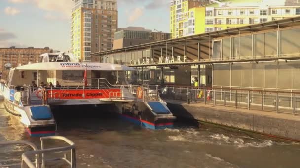 Muelle de Canary Wharf - LONDRES, INGLATERRA — Vídeos de Stock