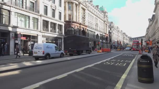 Δρόμο κυκλοφορίας στο Regent Street Λονδίνο - Λονδίνο, Αγγλία — Αρχείο Βίντεο