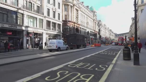 Straßenverkehr auf der regent street london - london, england — Stockvideo