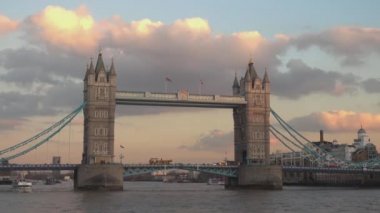 Güzel Tower Bridge akşam - Londra, İngiltere