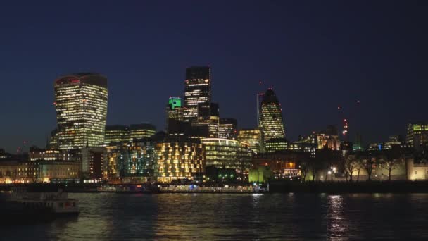 Londons skyline på kvällen - London, England — Stockvideo