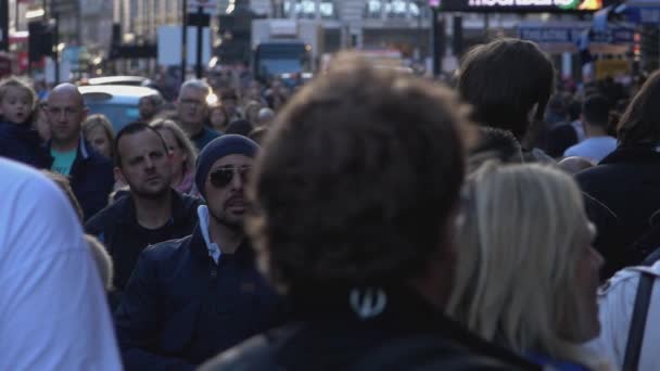Crowds of people in London - LONDON, ENGLAND — Stock Video