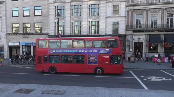 London Bus - Londýn, Anglie — Stock video