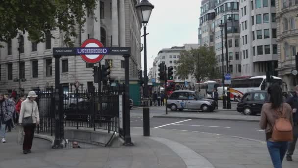 Station van de metro in Londen - Londen, Engeland — Stockvideo