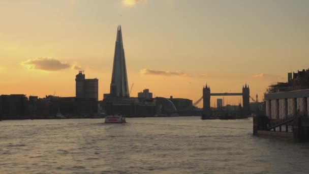 Het gebouw van de Scherf bij zonsondergang - Londen, Engeland — Stockvideo