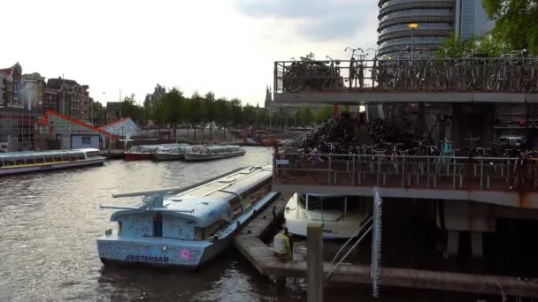 Amsterdam estacionamento de bicicletas — Vídeo de Stock