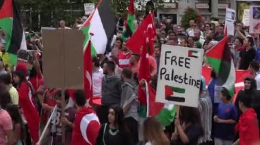Büyük siyasi gösteri Protesto yürüyüşü Filistin için sokaklarda