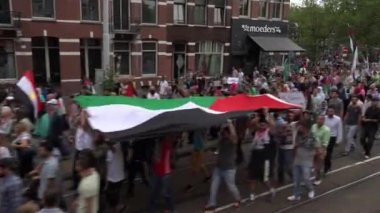 Büyük siyasi gösteri Protesto yürüyüşü, Amsterdam sokaklarında