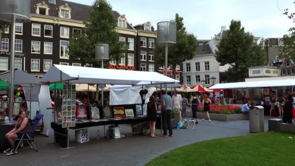 A festmények a Rembrandt tér Amszterdam értékesítési booth — Stock videók