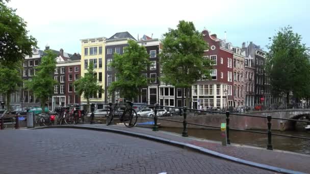 Les canaux d'Amsterdam vue typique — Video