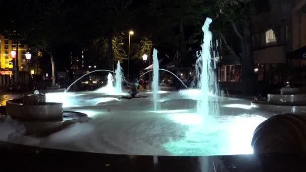 Fuente iluminada en Amsterdam por la noche — Vídeos de Stock