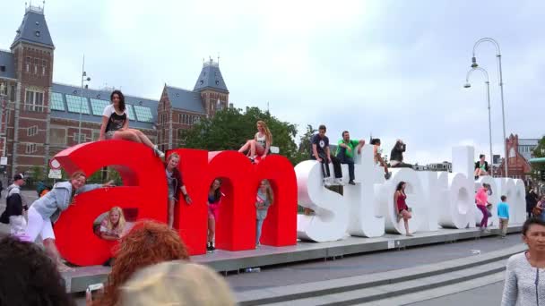 Big I am Amsterdam letters I Amsterdam at museum square — Stock Video
