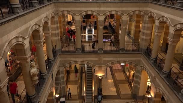 Magna Plaza alışveriş merkezi Amsterdam'da — Stok video