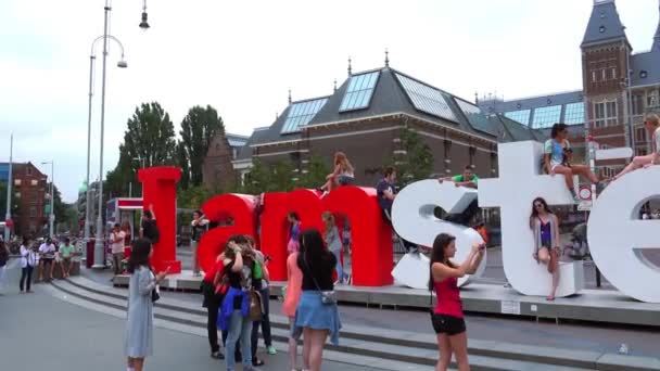 I Amsterdam letters in front of National Museum Amsterdam — Stock Video